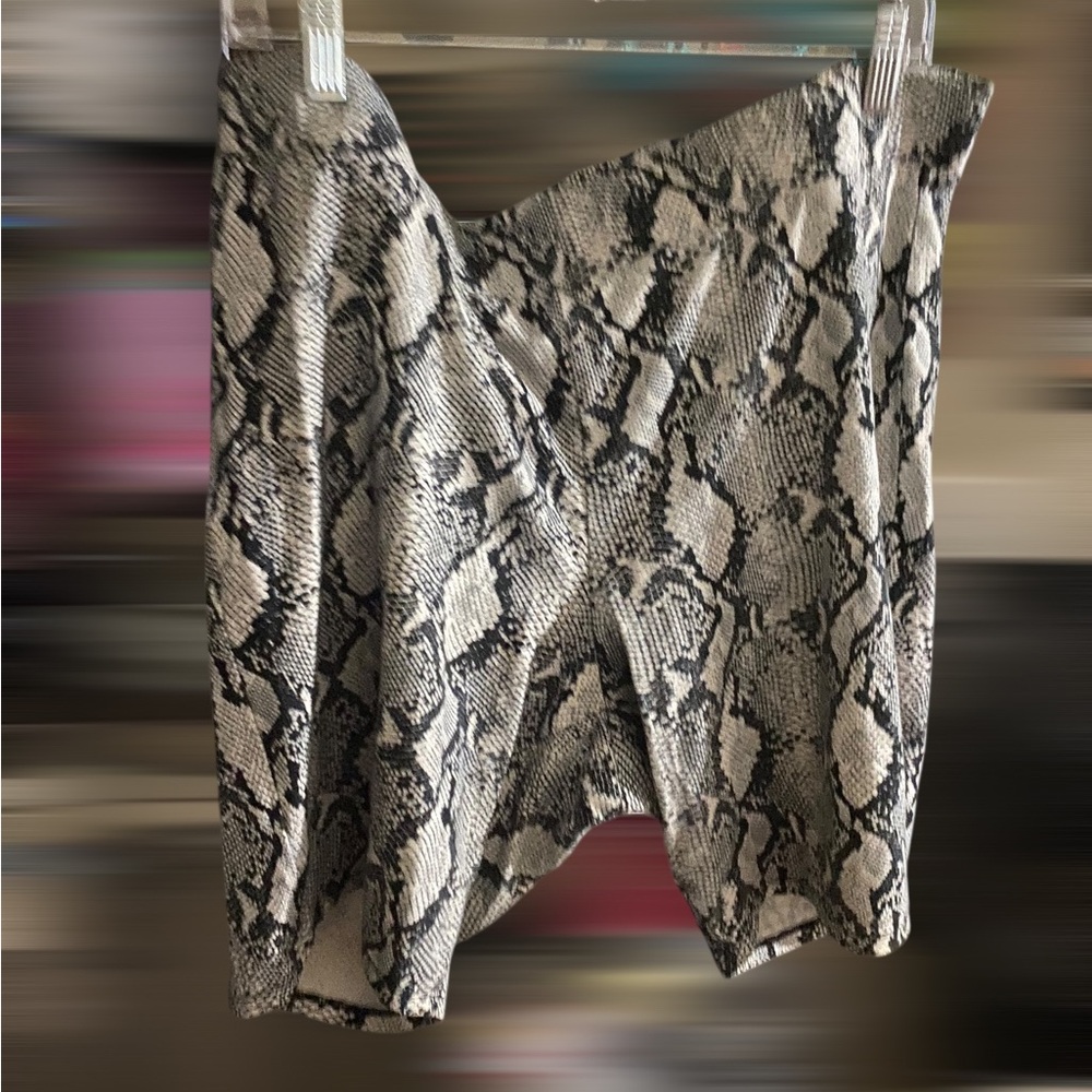 Lane Bryant Yellow Top and Snake Print Shorts Set 3X - Picture 6 of 6